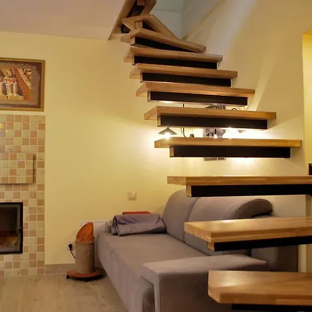 아파트 Near Fireplace *